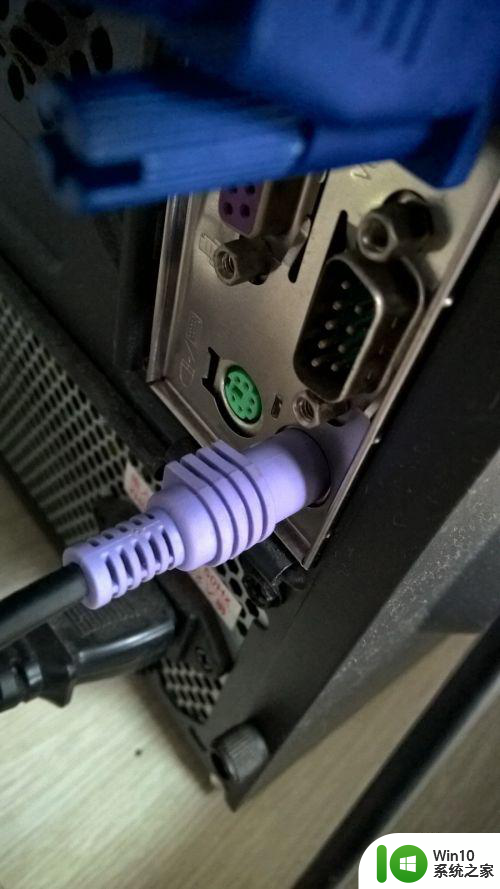圆口键盘插上闪一下灯后就没反应 圆孔键盘插入电脑亮了一下就没信号怎么解决