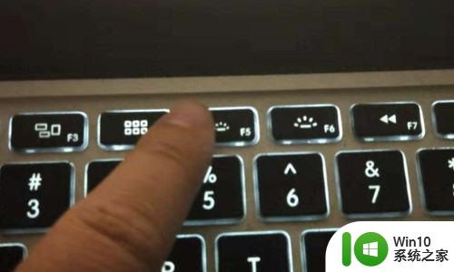 苹果笔记本关闭键盘背光灯的步骤 MacBook如何关闭键盘上的灯光